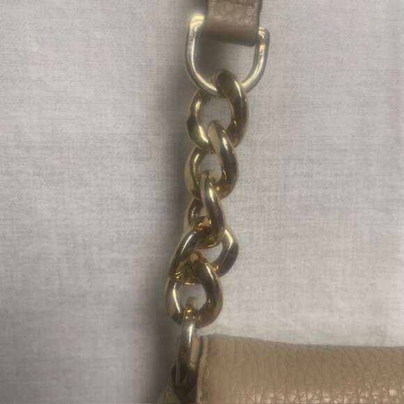 Michael Kors Bedford Tan Leather Flap Crossbody Bag - Adjustable Shoulder Strap - Picture 4 of 16